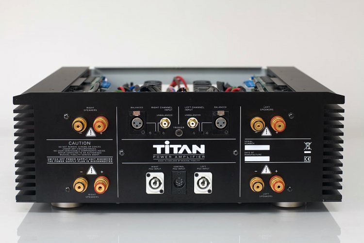 Задняя панель Musical Fidelity Titan